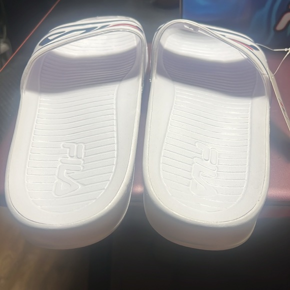 Men FILA Slides - Picture 2 of 8